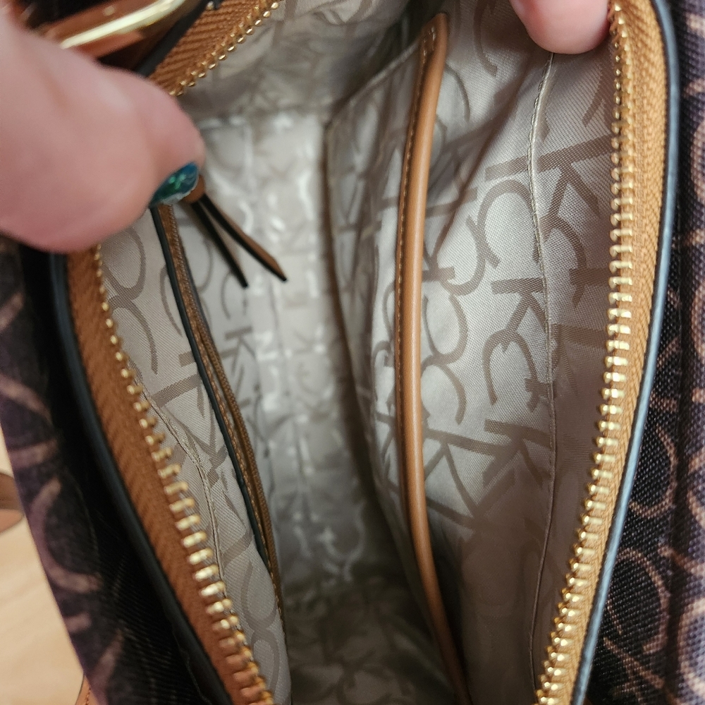 Calvin klein Beckah logo print crossbody tote bag in brown - Picture 6 of 10